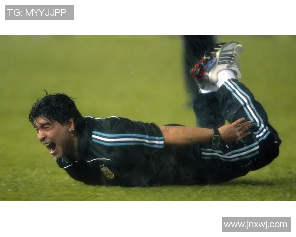 足球球星庆祝动作震撼合集燃爆全场热血瞬间 足球球星庆祝动作震撼合集燃爆全场热血瞬间